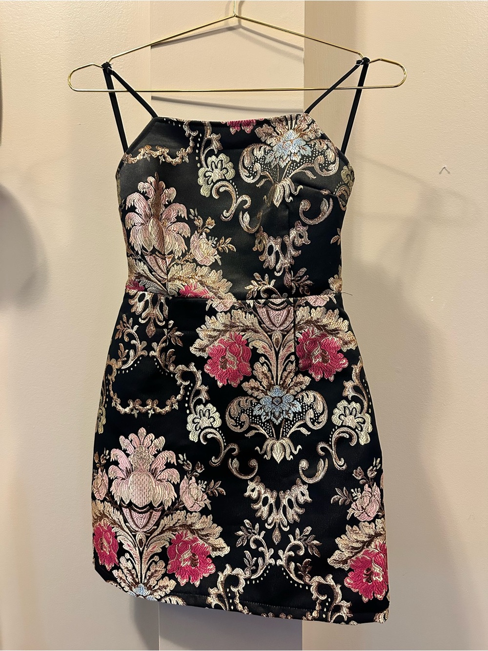 Elegant Black Floral Jacquard Mini Dress - Pink & Gold Accents